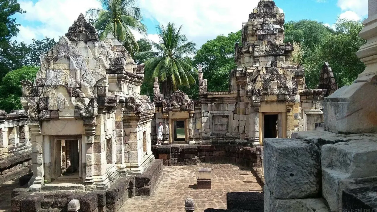Isan Treasures 2-Day Tour from Pattaya: Phanom Rung & Temples