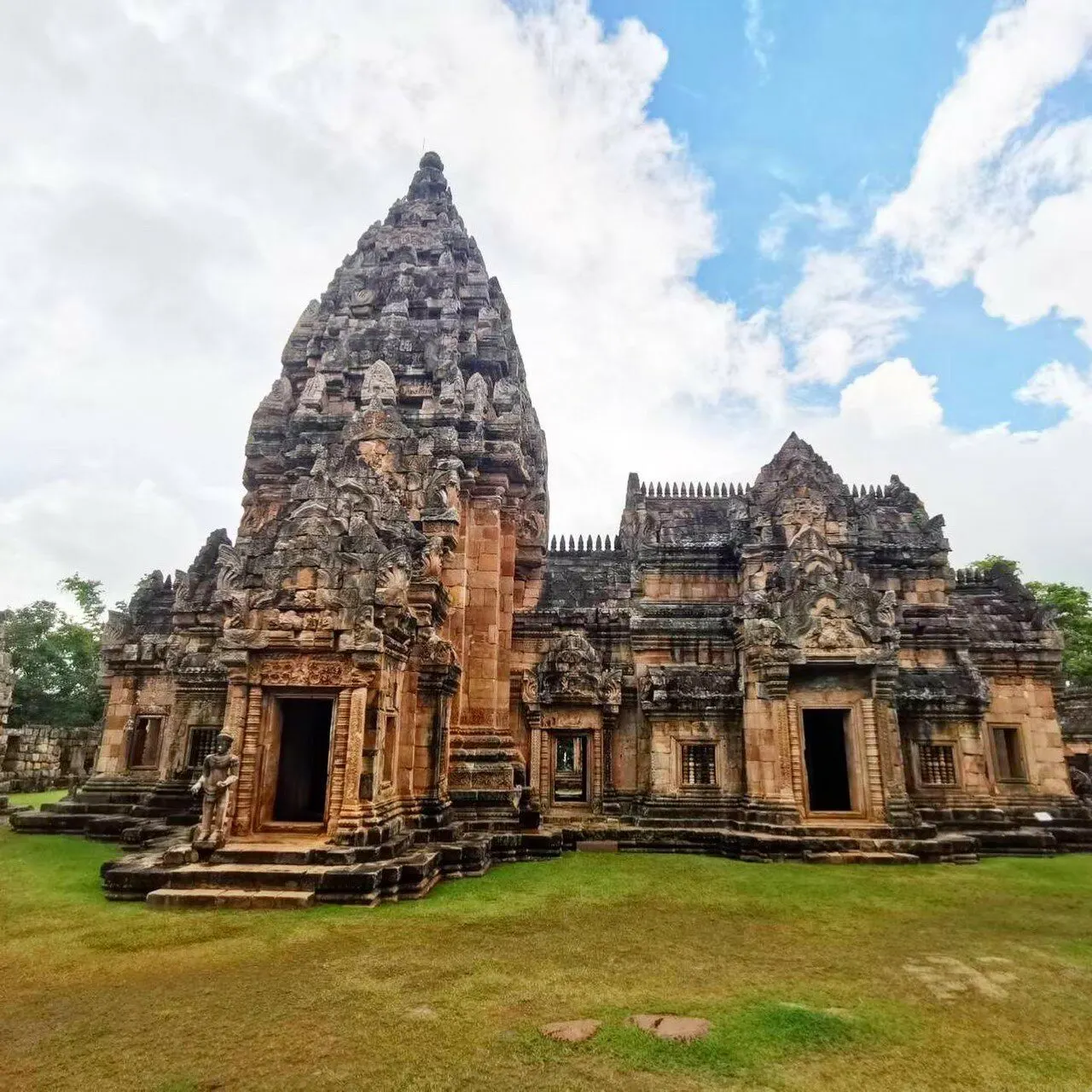 Isan Treasures 2-Day Tour from Pattaya: Phanom Rung & Temples