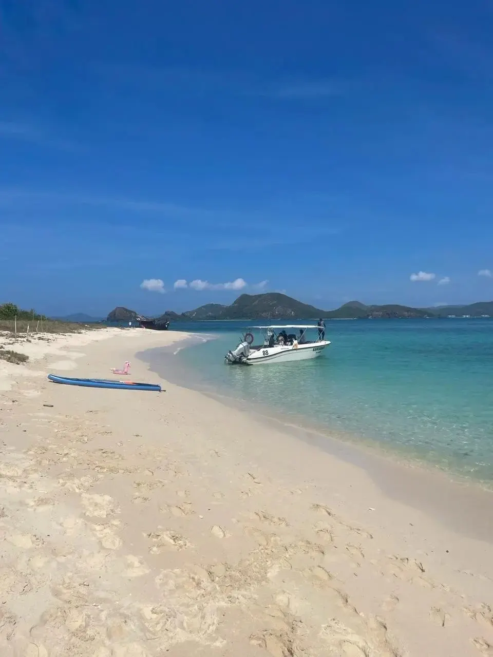 Sabai Island Speedboat Trip from Pattaya with Seafood BBQ and Sunset