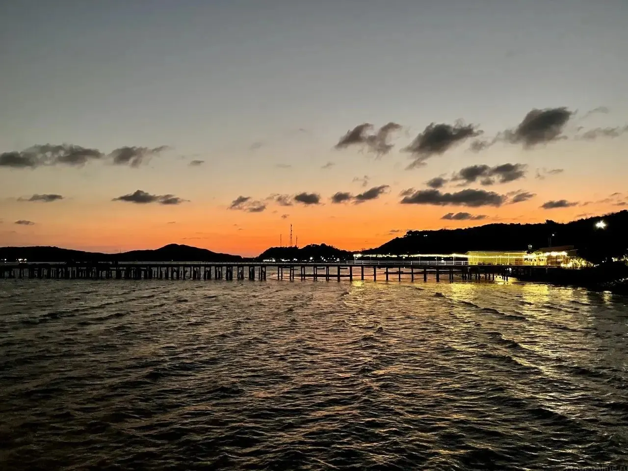 Sabai Island Speedboat Trip from Pattaya with Seafood BBQ and Sunset