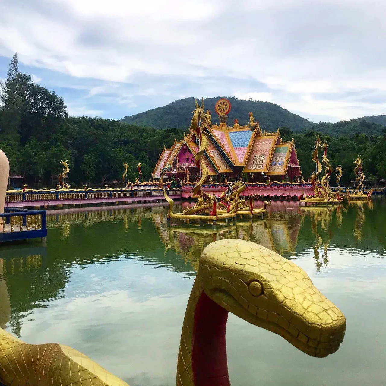 Pattaya'dan Ejderha İni turu: mağaralar ve orman manastırı