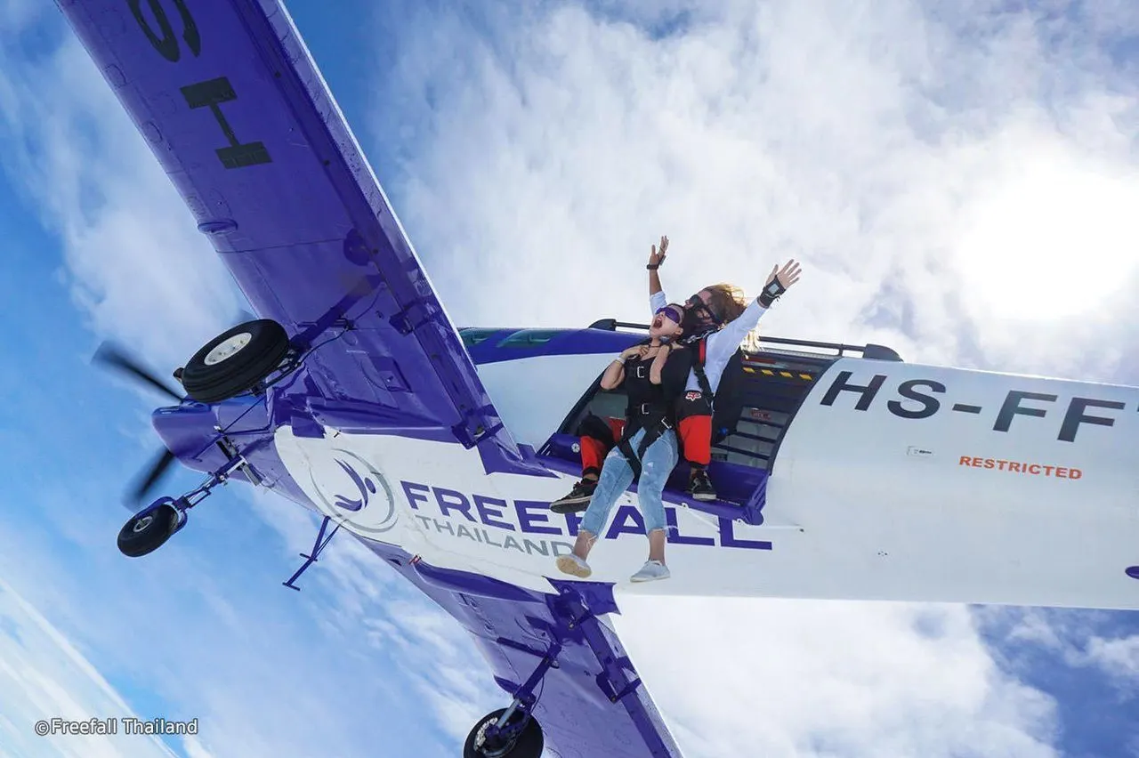 Tandem Skydiving in Pattaya from 4,000 Metres