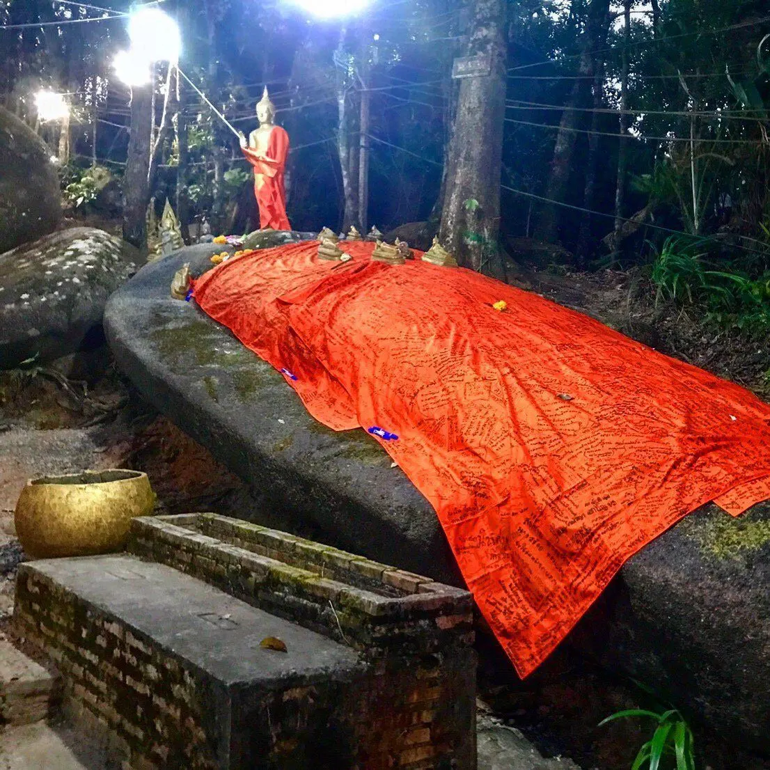 Pattaya'dan Khao Khitchakut kutsal dağına tırmanış
