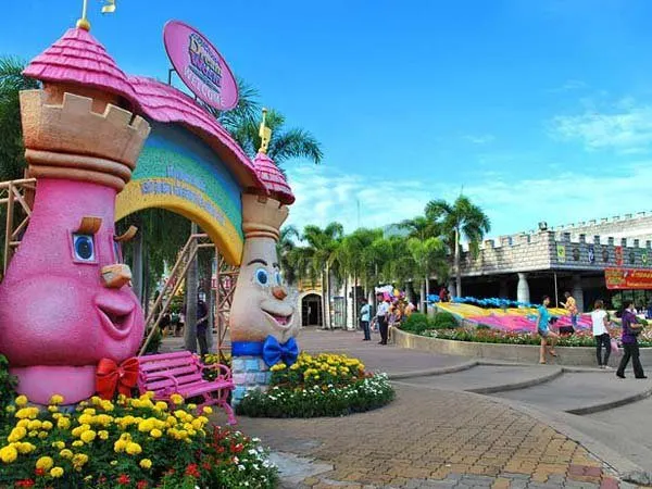 Dream World Bangkok Theme Park Trip From Pattaya