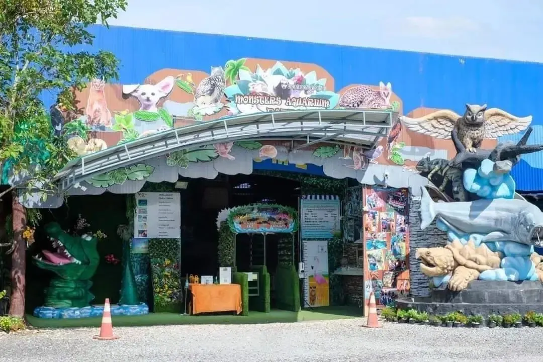 Pattaya Happy Tour: Temples, Khao Chi Chan and Mountain Zoo