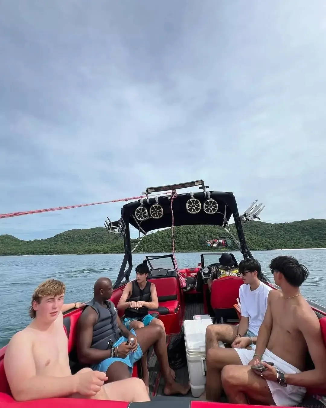 VIP Wakesurfing in Pattaya With Private Boat and Instructor