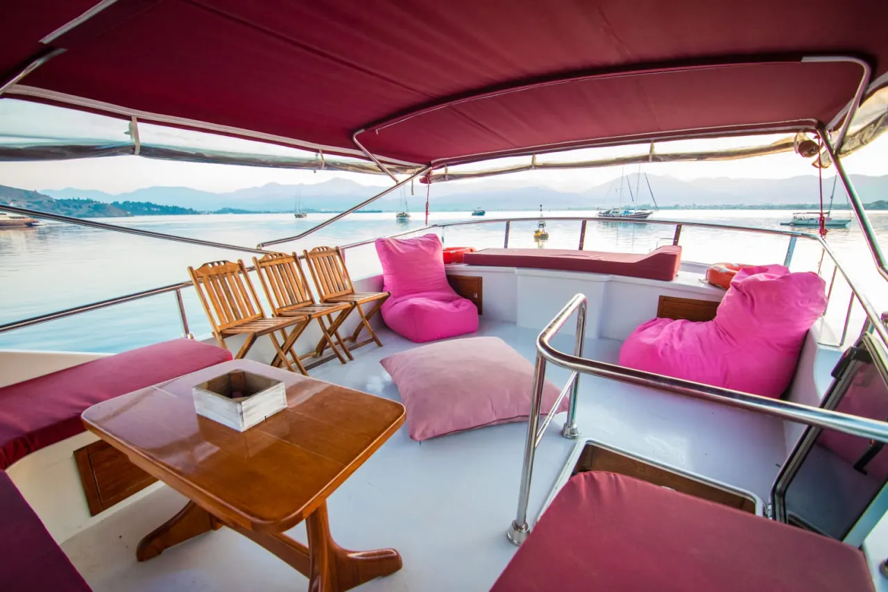Аренда яхта по бухтам Фетхие из Олюдениза