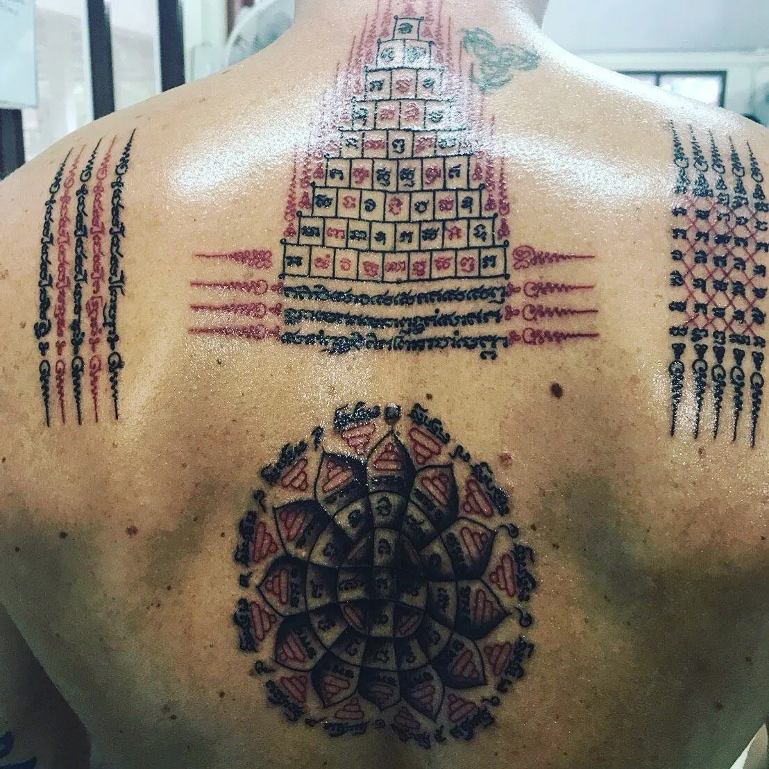 Pattaya'dan Sak Yant kutsal dövme turu