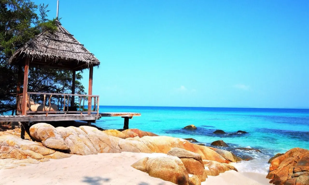 Koh Mun Nork Thai Maldives 2-Day Island Stay from Pattaya