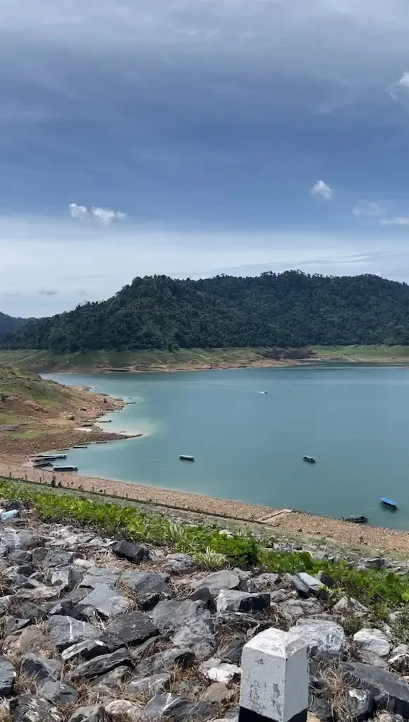 Nakhon Nayok Day Trip: King's Dam and Sarika Waterfall