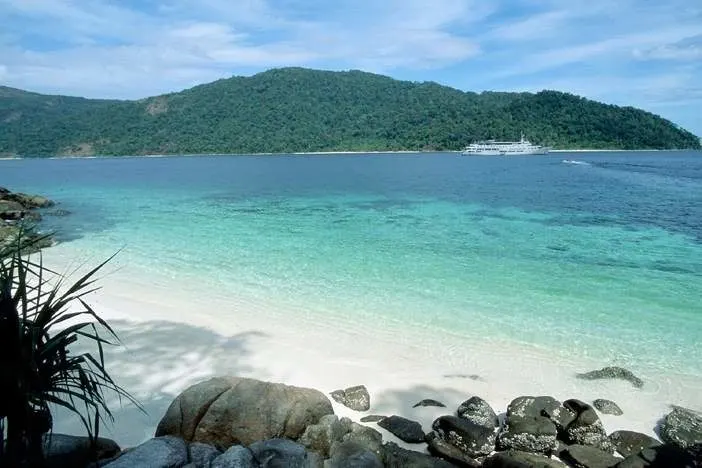 Ko Samet Island 2-Day Trip From Pattaya With Hotel Stay