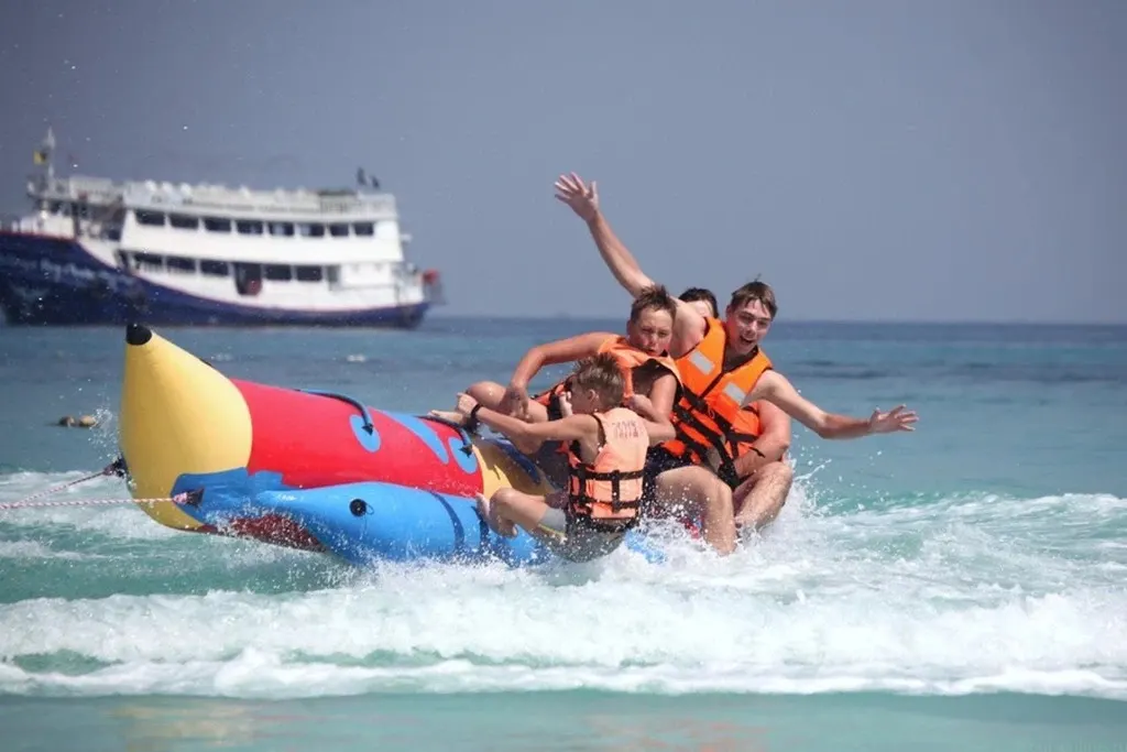 Pattaya'dan Ko Sak adasına parti teknesi turu