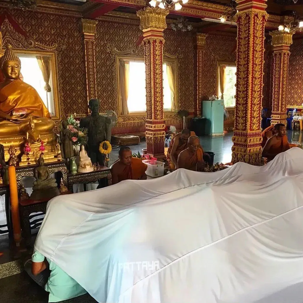 Pattaya Evening City Tour with Dinner and Cabaret Show