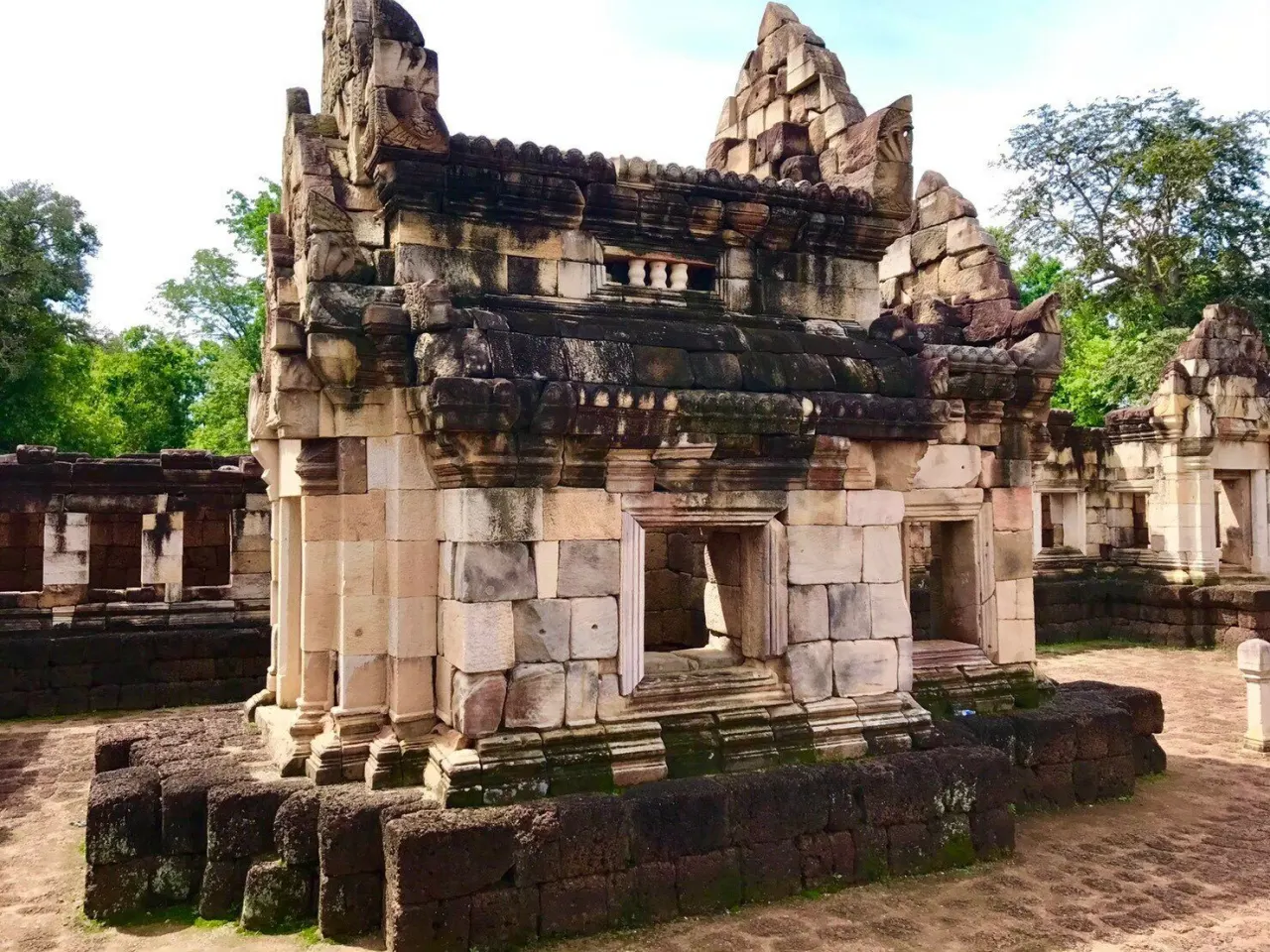 Isan Treasures 2-Day Tour from Pattaya: Phanom Rung & Temples