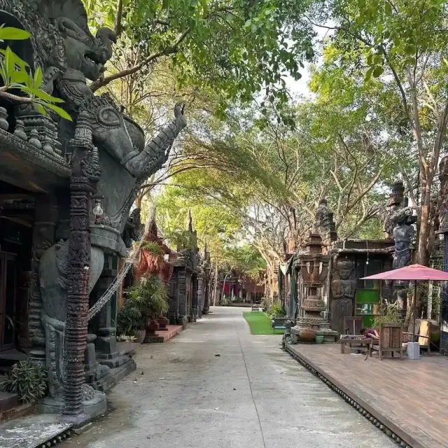 Pattaya Insta Tour: Small-Group Photo Sightseeing Day thumbnail