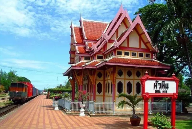 Royal Hua Hin and Sam Roi Yot 2-Day Tour from Pattaya thumbnail