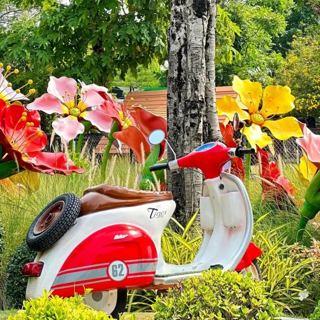 Thai Safari From Pattaya: Khao Kheow Open Zoo and Siri Tiger Park thumbnail