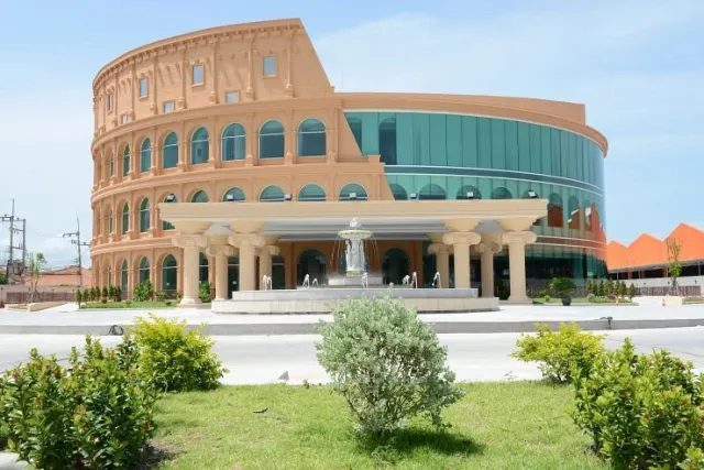 Pattaya Colosseum kabare şovu thumbnail