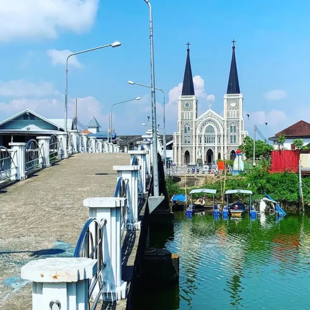 Chanthaburi Day Trip from Pattaya: Waterfall, Oysters and Gem Canyon thumbnail