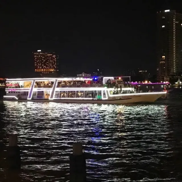 Evening Bangkok From Pattaya: Dinner Cruise and Calypso Show thumbnail