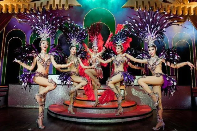 Phuket'te Simon Cabaret ladyboy şovu thumbnail