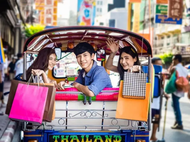 Bangkok Shopping Day Trip from Pattaya: Chatuchak & Outlets thumbnail
