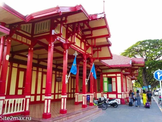 Royal Hua Hin and Sam Roi Yot 2-Day Tour from Pattaya thumbnail