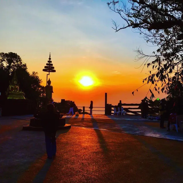 Pattaya'dan Khao Khitchakut kutsal dağına tırmanış thumbnail