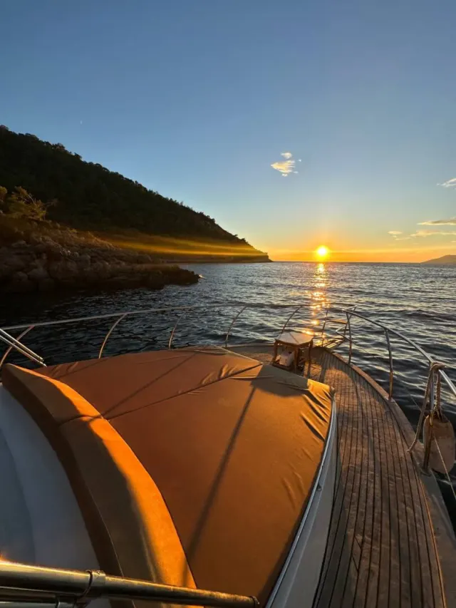 Fethiye'den Gün Batımında Beyaz Yat Turu thumbnail