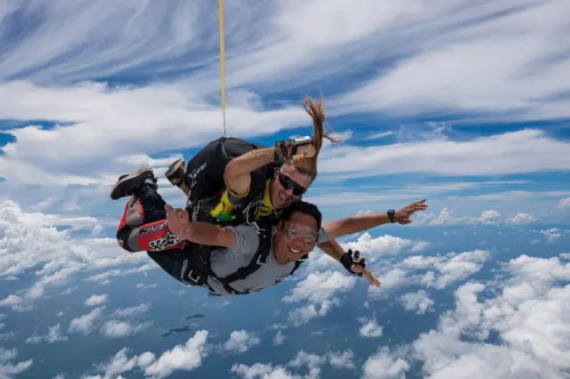 Tandem Skydiving in Pattaya from 4,000 Metres thumbnail