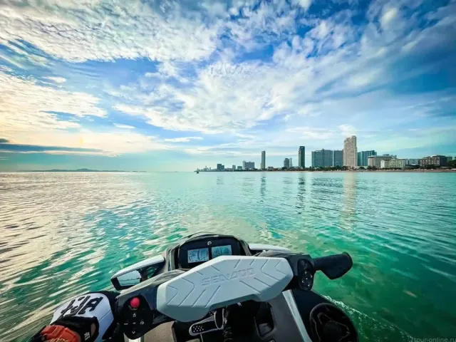Pattaya'da jet ski ile ada turu ve şnorkel thumbnail