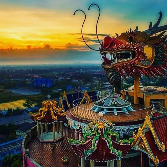 Pattaya'dan mistik Bangkok turu: Ejderha Tapınağı ve Ko Kret thumbnail