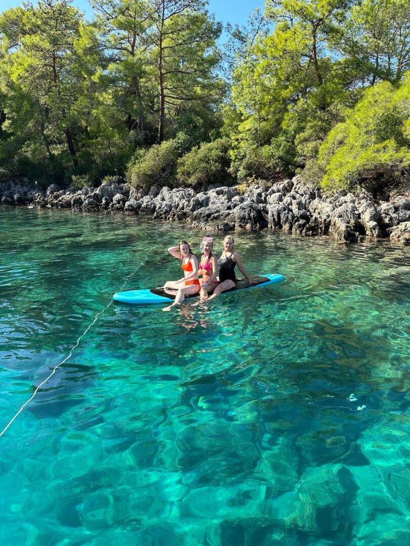 Fethiye'den Gün Batımında Beyaz Yat Turu