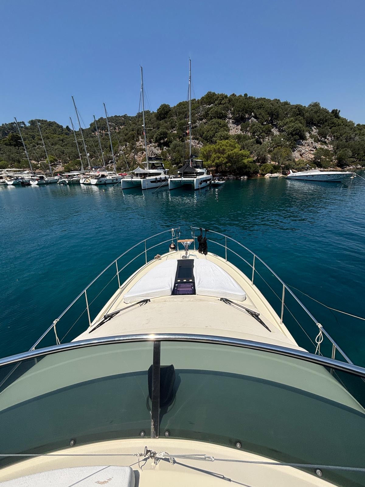 Fethiye'de «Dafn» Yat Kiralama – Yarımada koylarında özel tekne turu